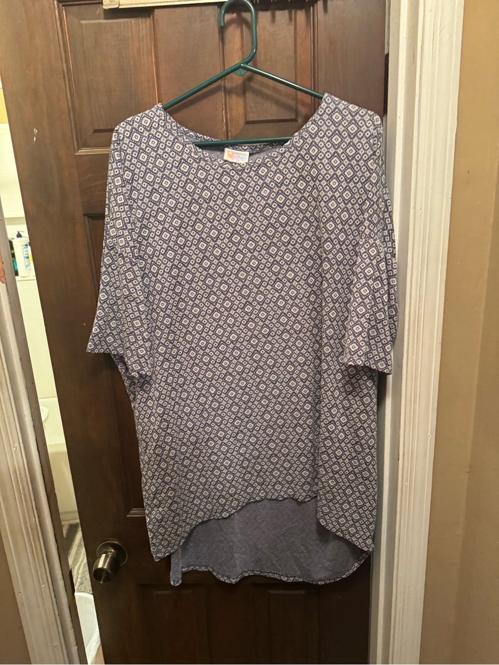 Women's 2XL Lularoe Irma Short Sleeve Tunic 
Blue Patterned Boatneck Top